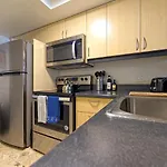 1Bed 1Bath Steps To Marina & Cocowalk In Grove