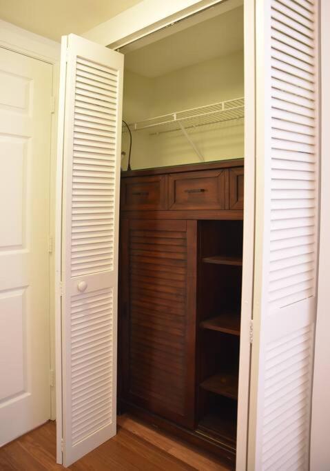 1bed 1bath Steps To Marina & Cocowalk In Grove Apartment
