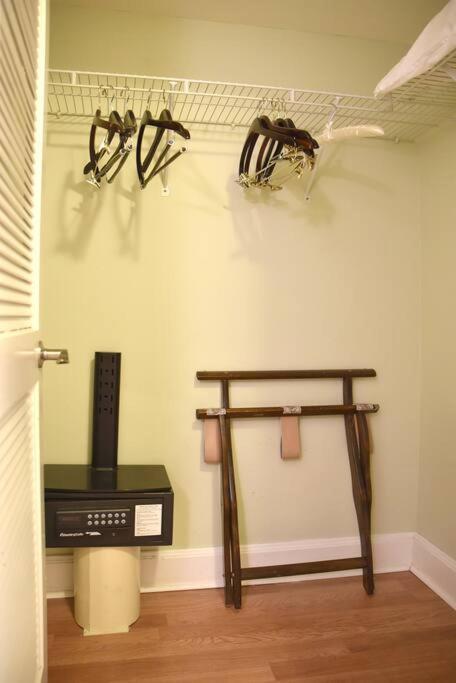 1bed 1bath Steps To Marina & Cocowalk In Grove *